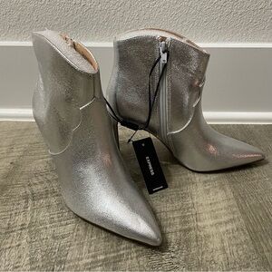 🆕 EXPRESS Silver Ankle Boots, Size 6